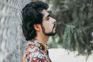 man wearing brown collar with buttons top